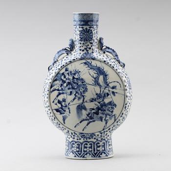 PILGRIMSKRUS, porslin, Kina, 1800-/1900-tal.