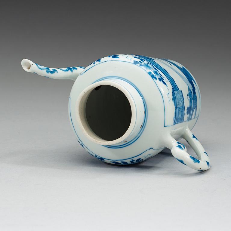 A blue and white tea pot, Qing dynasty Kangxi (1662-1722).