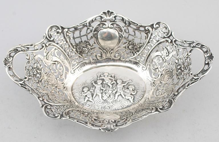 SKÅL, silver 835, rokokostil, 1900-talets första hälft. Vikt ca 187 g.