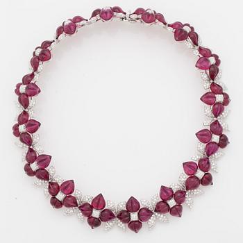 A carved pink tourmaline and diamond collar with floral motifs. Total carat weight of diamonds circa 16.00 cts.