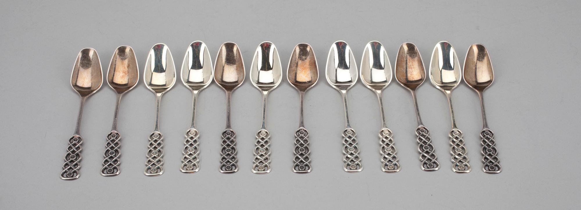 TESKEDAR, 12 st. 813 silver. David Andersen, Oslo, Norge 1950/60 l. Vikt129 g.