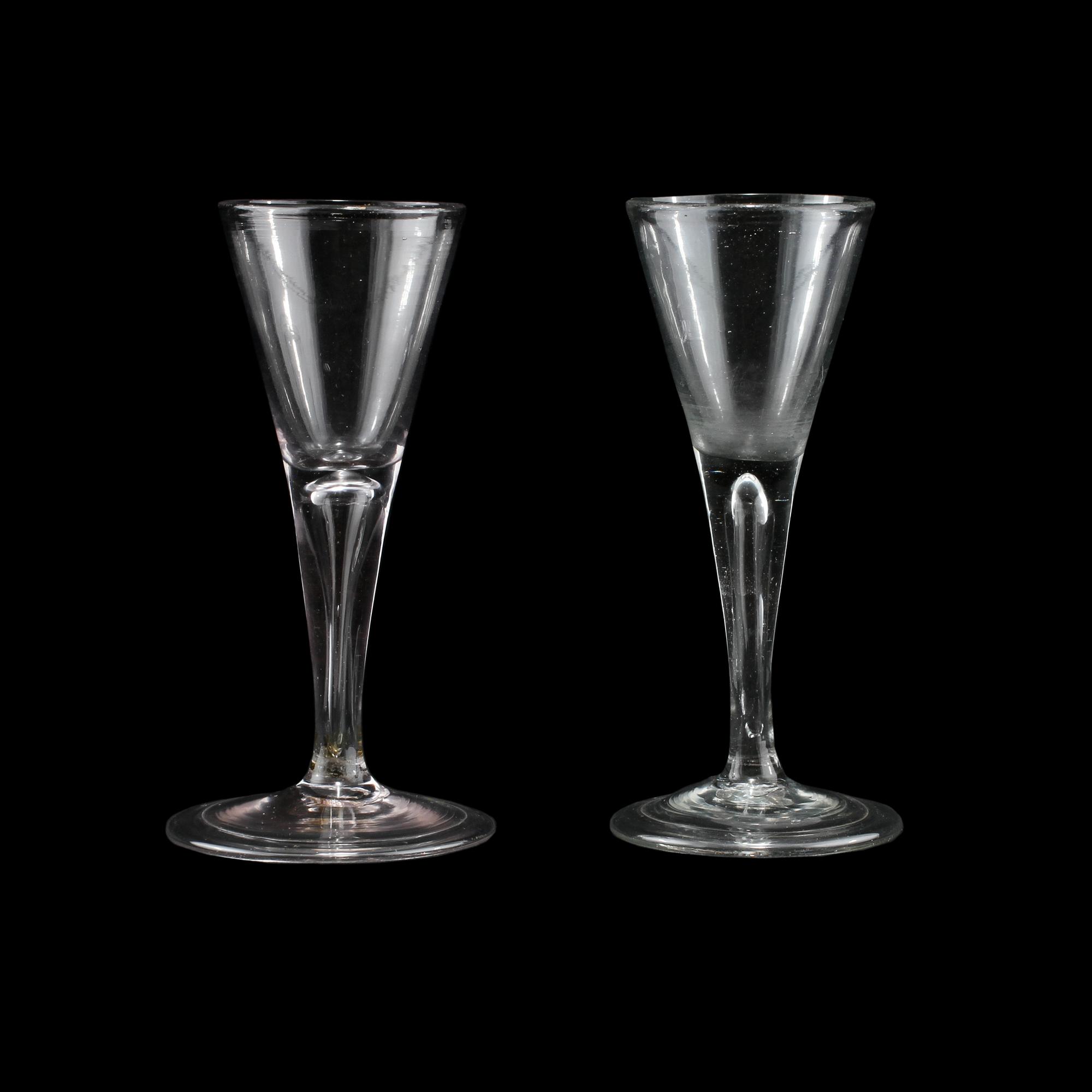 SNAPSGLAS, 2 st, troligen 1700-tal.