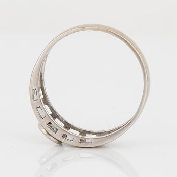 RING, 18K vitguld med briljantslipad diamant, 0,48 ct. Total vikt ca 6,43 g.