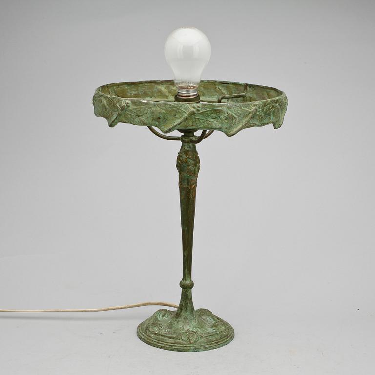 BORDSLAMPA, senjugend, 1900-talets första hälft.