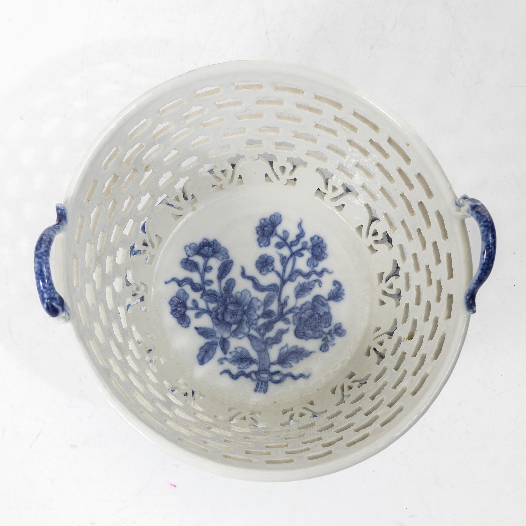 A blue and white chesnut basket, Qing dynasty, 18th century.