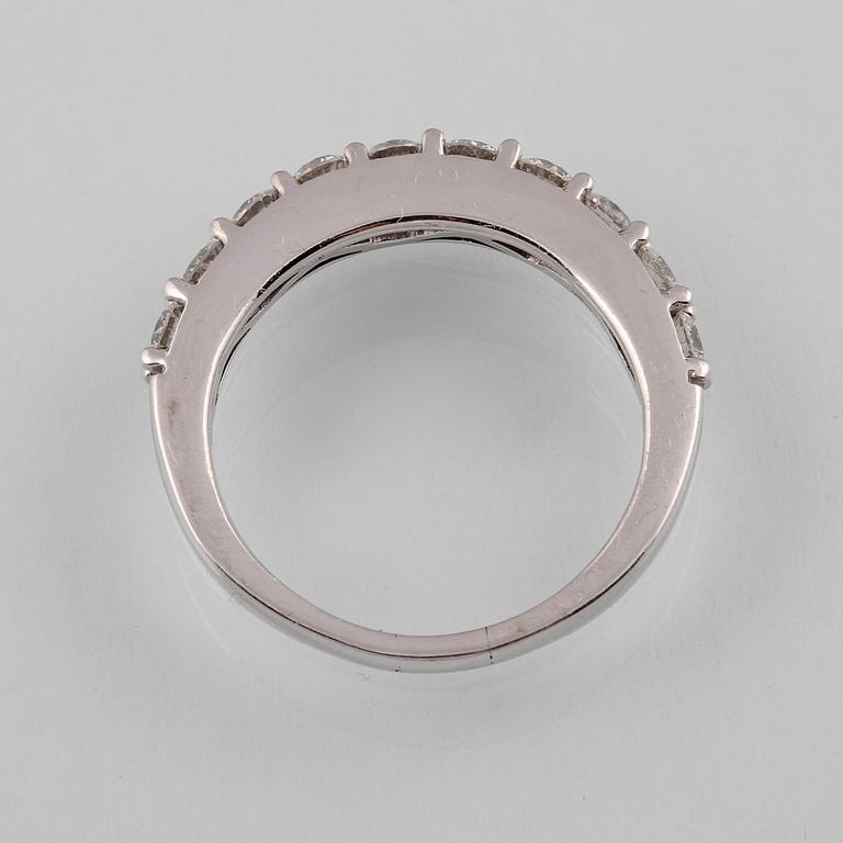 RING, 14K vitguld med briljantslipade diamanter 1.00 ct. Vikt 3,8 gram.