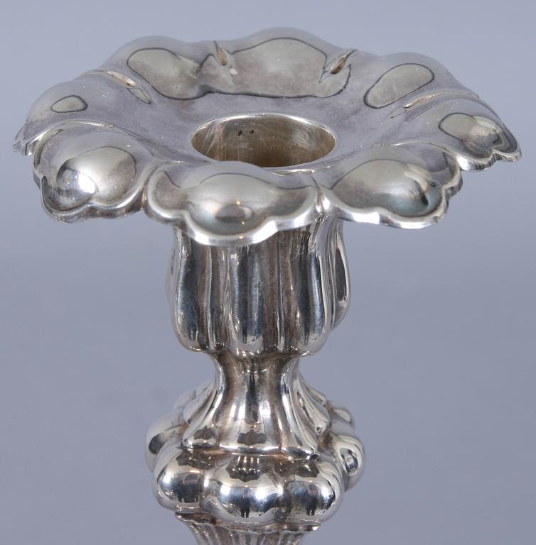 LJUSSTAKAR, ett par, silver, rokokostil, Sverige, 
1933.