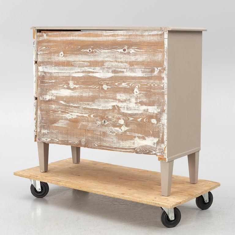 Chest of drawers, early 20th century.