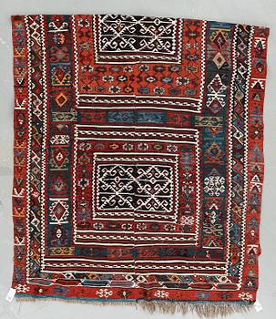 MATTA, semiantik Kelim. Ca 395x178 cm.