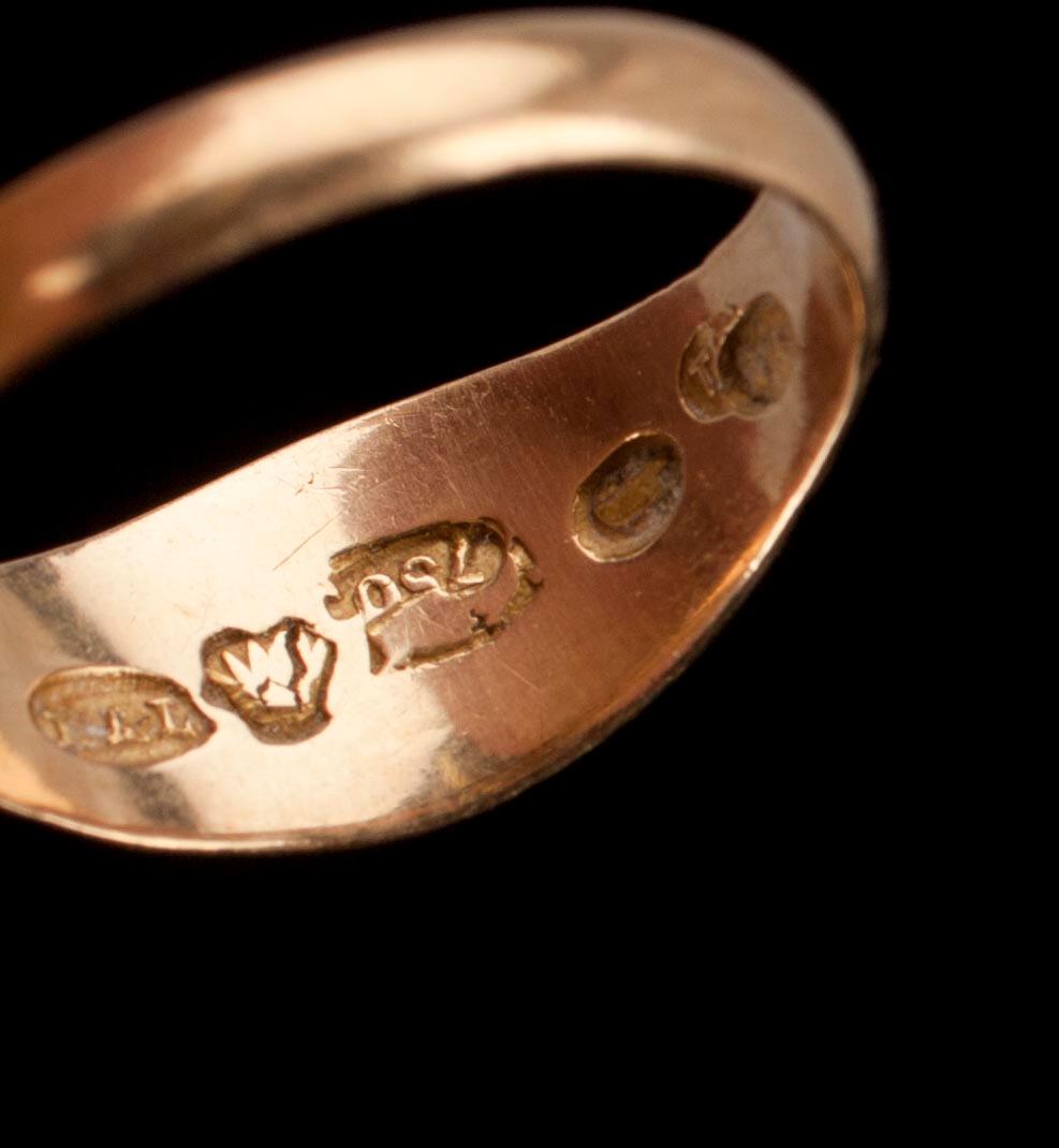 RINGAR, 8 st, guld, 1900-tal. Vikt ca 43,2 g.