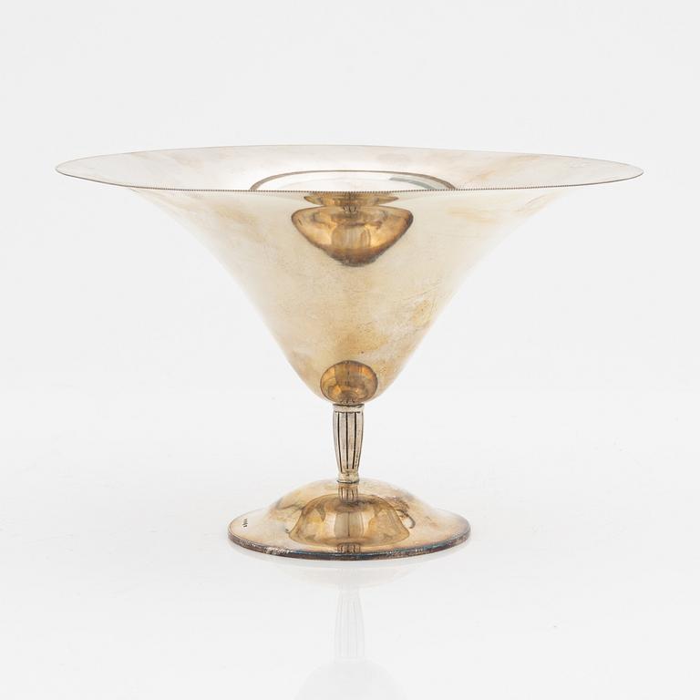 Swedish silver bowl on foot, bearing the mark of GAB, Stockholm 1927.
