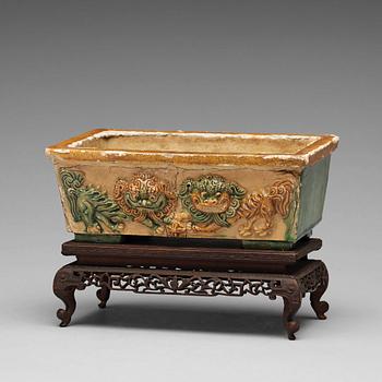 767. A brown and yellow glazed flower pot/censer, Qing dynasty, 17th/18th Century.