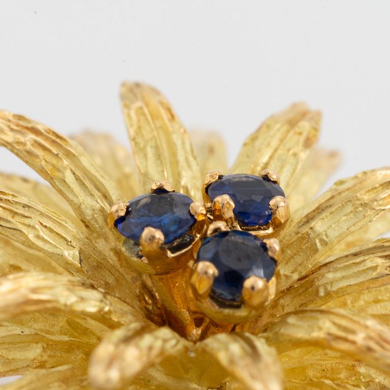 Tiffany & Co, 18K gold and sapphire flower brooch.