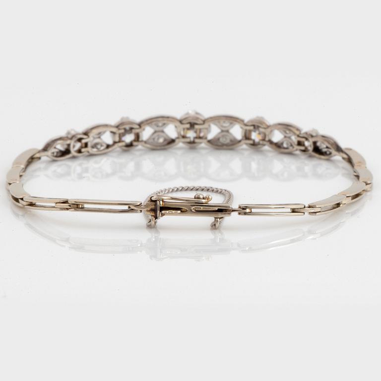 A bracelet in 18K gold and white gold set with old- and eight-cut diamonds with a total weight of ca 1.70 cts.