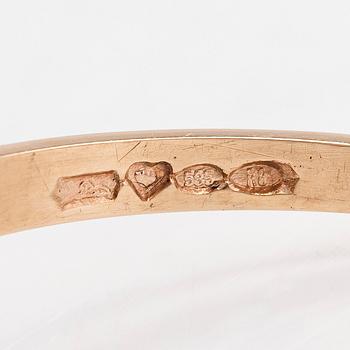 Ring, 14K guld med safir och diamanter tot. ca 0,12 ct. Kultakeskus, Tavastehus, 1994.