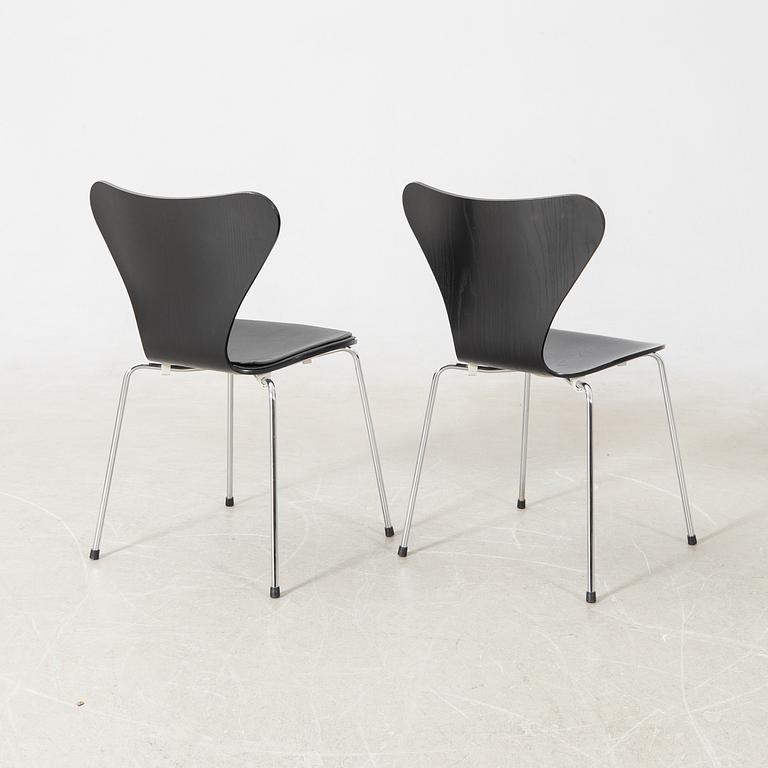 Arne Jacobsen, chairs, a pair, "The Seven", Fritz Hansen, Denmark 2007.