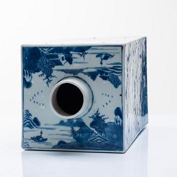 TEBURK, porslin. Qingdynastin, 1800-tal.