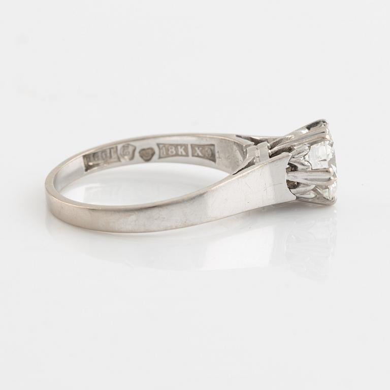 Ring, solitär, vitguld med briljantslipad diamant, 1,33 ct.