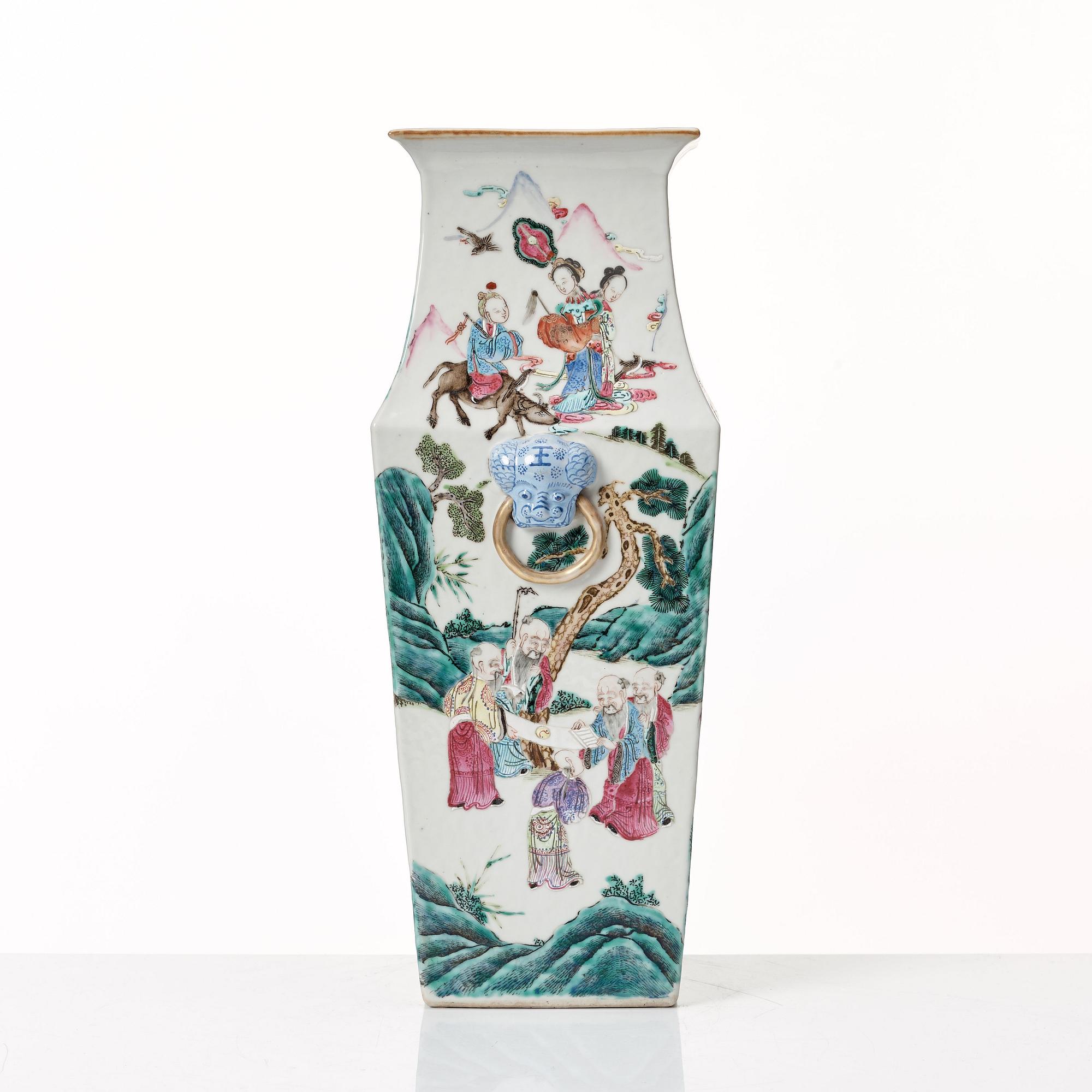 VAS, porslin. Qingdynastin, 1800-tal.