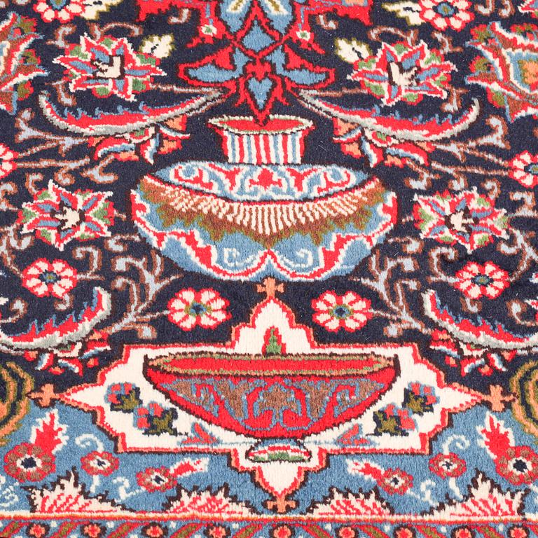 A Kashmar rug, ca 370 x 290 cm.