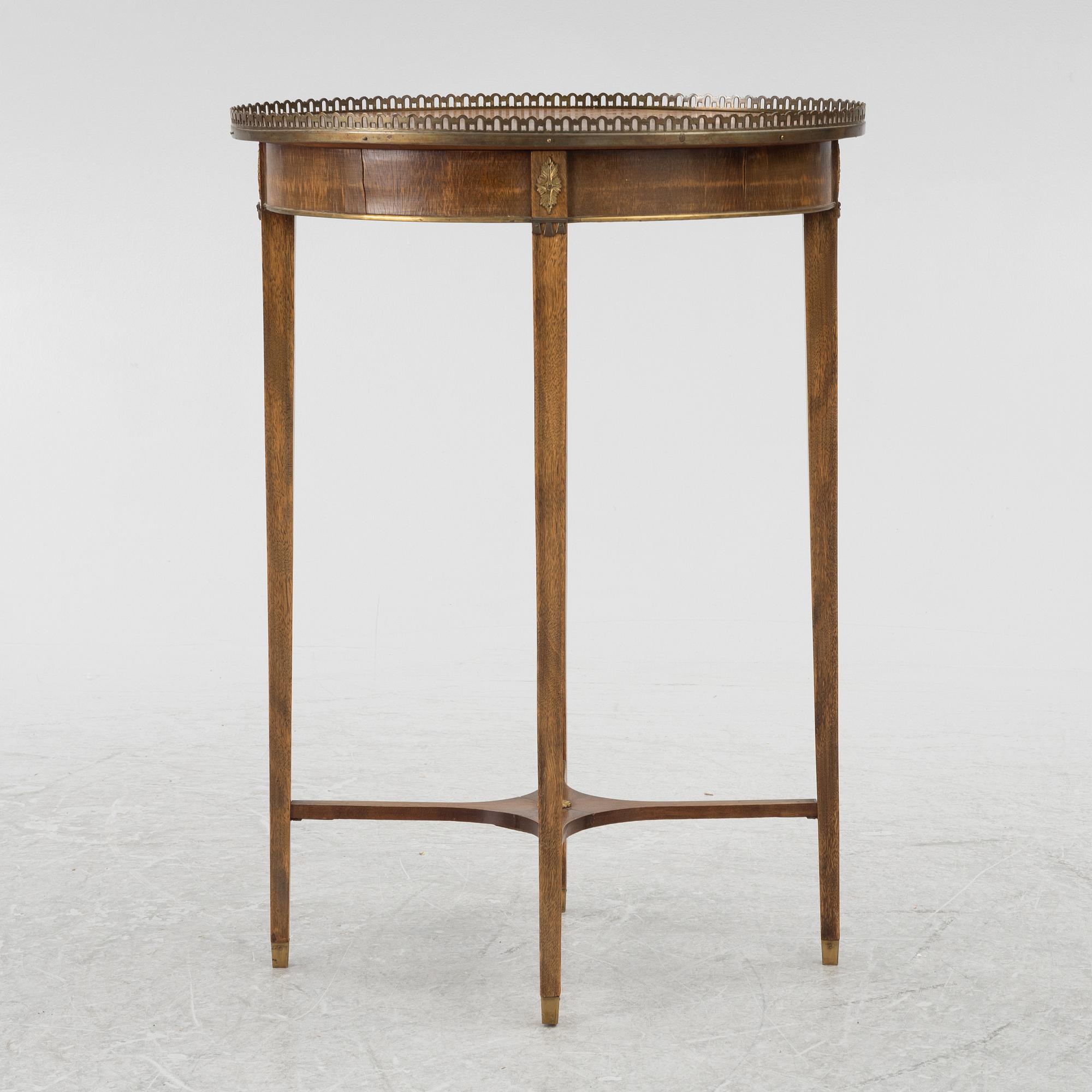 Sidobord, gustaviansk stil, omkring 1900.