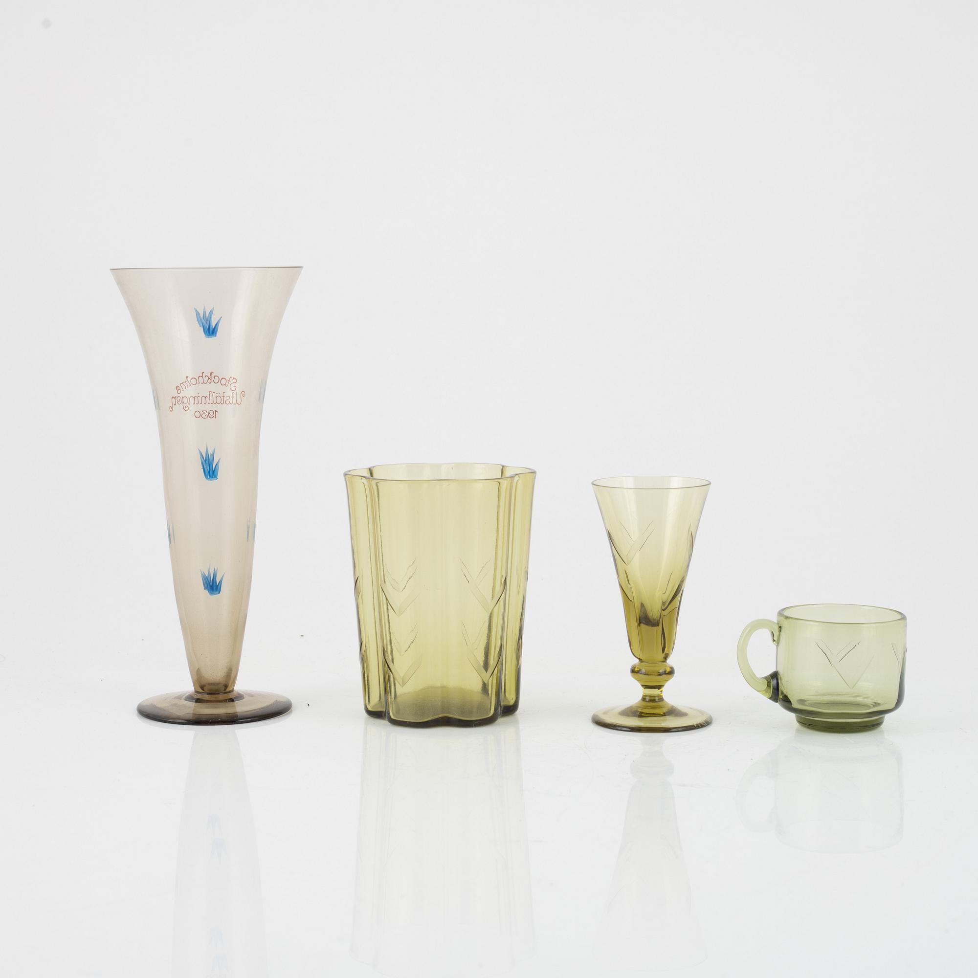 Edvin Ollers, 39 pieces of a glass service and a glass vase, Elme Glasbruk, Sweden, 1930.