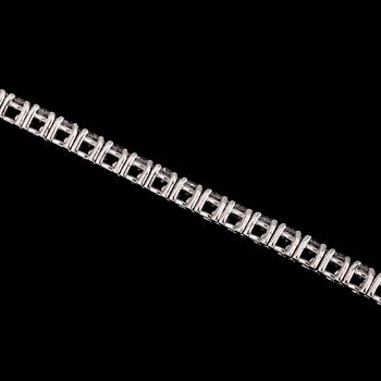 ARMBAND, 18K vitguld, 87 briljantslipade diamanter tot ca 3.10 ct.