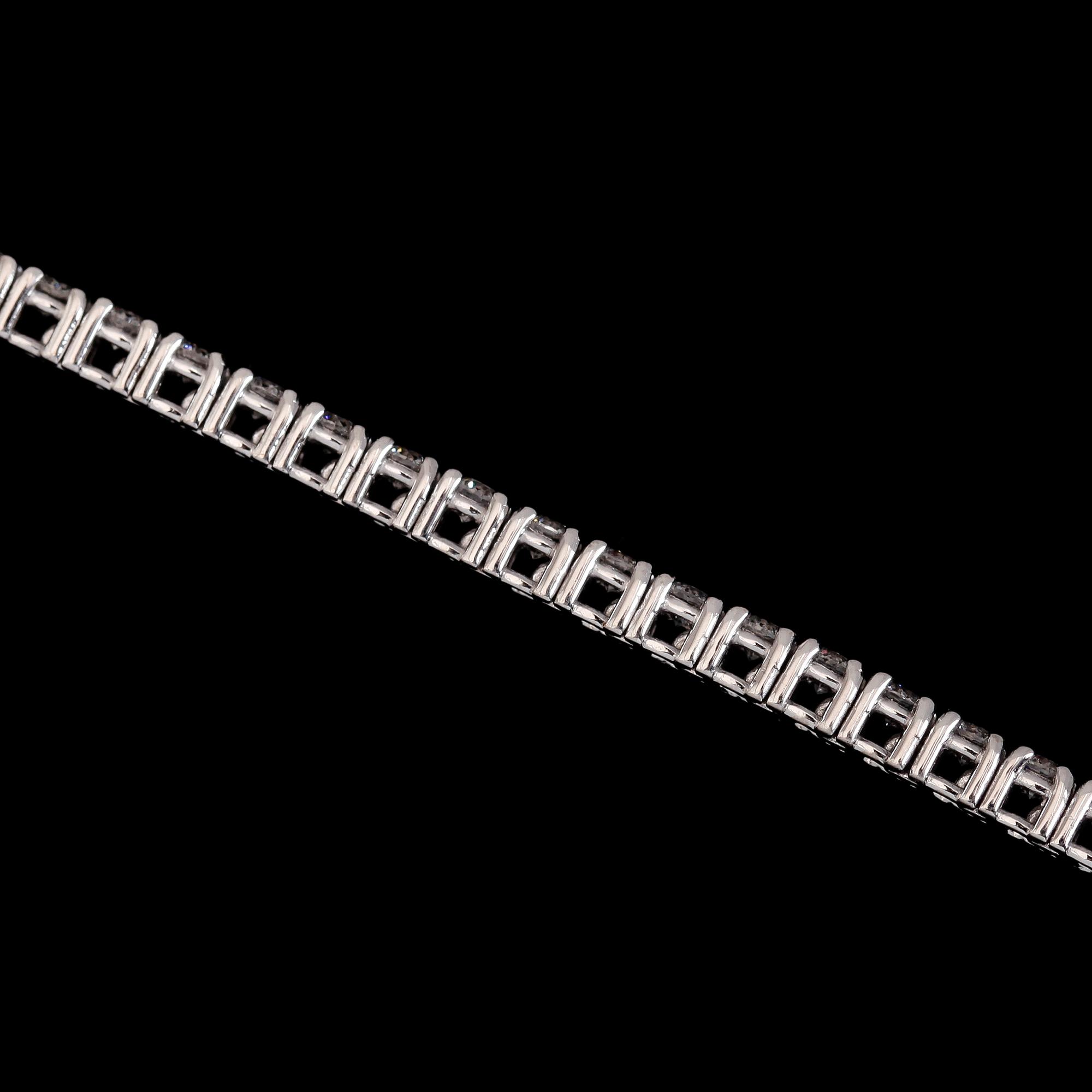ARMBAND, 18K vitguld, 87 briljantslipade diamanter tot ca 3.10 ct.