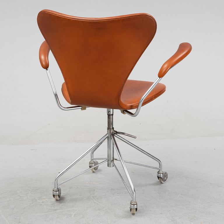 Arne Jacobsen, "Sjuan", kontorstol, Fritz Hansen, Danmark 1967.