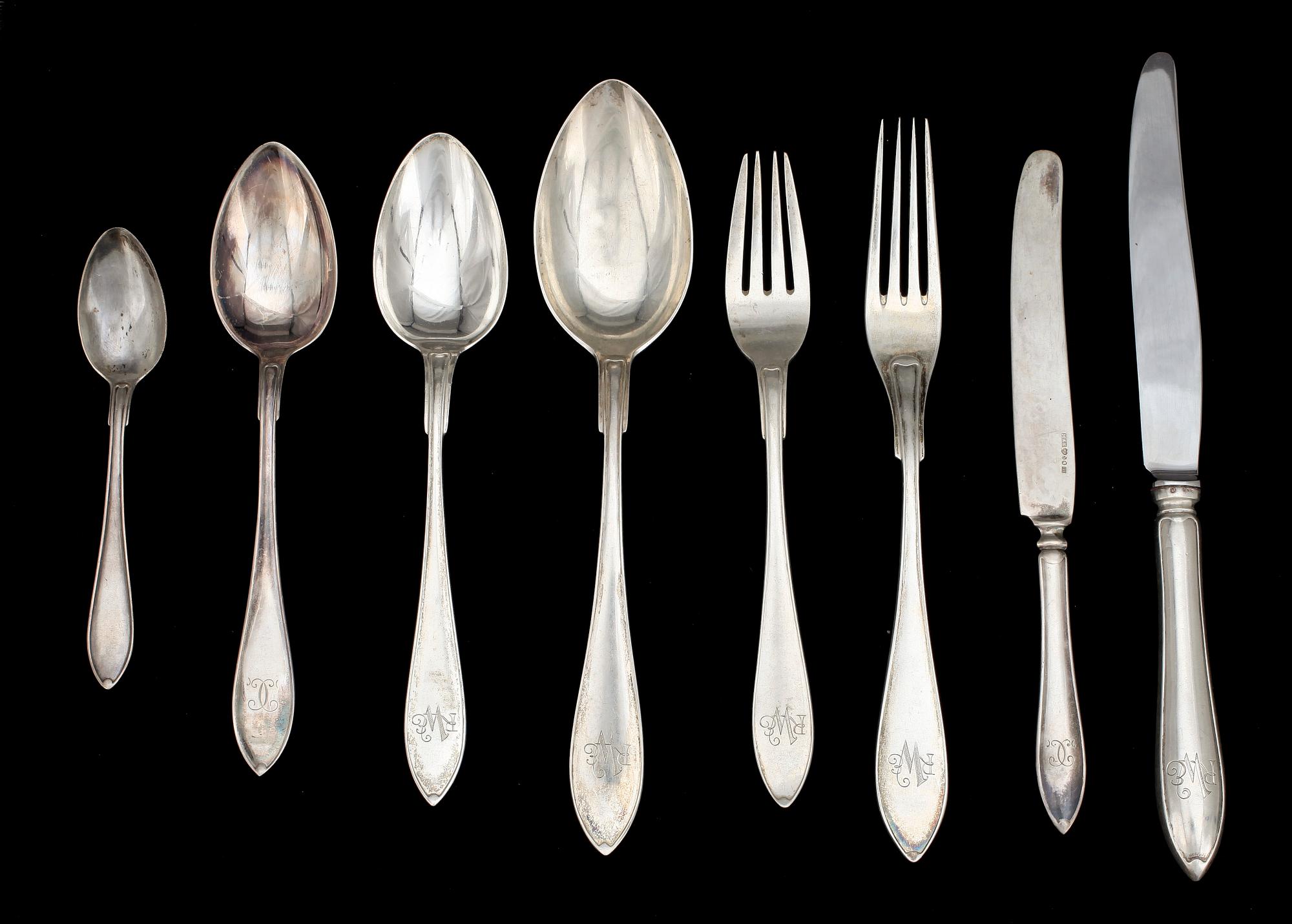 BESTICKSERVIS, 35 delar, silver, "Svensk spets" bla GAB, Stockholm, 1900-tal. Totalvikt ca 1990 g.