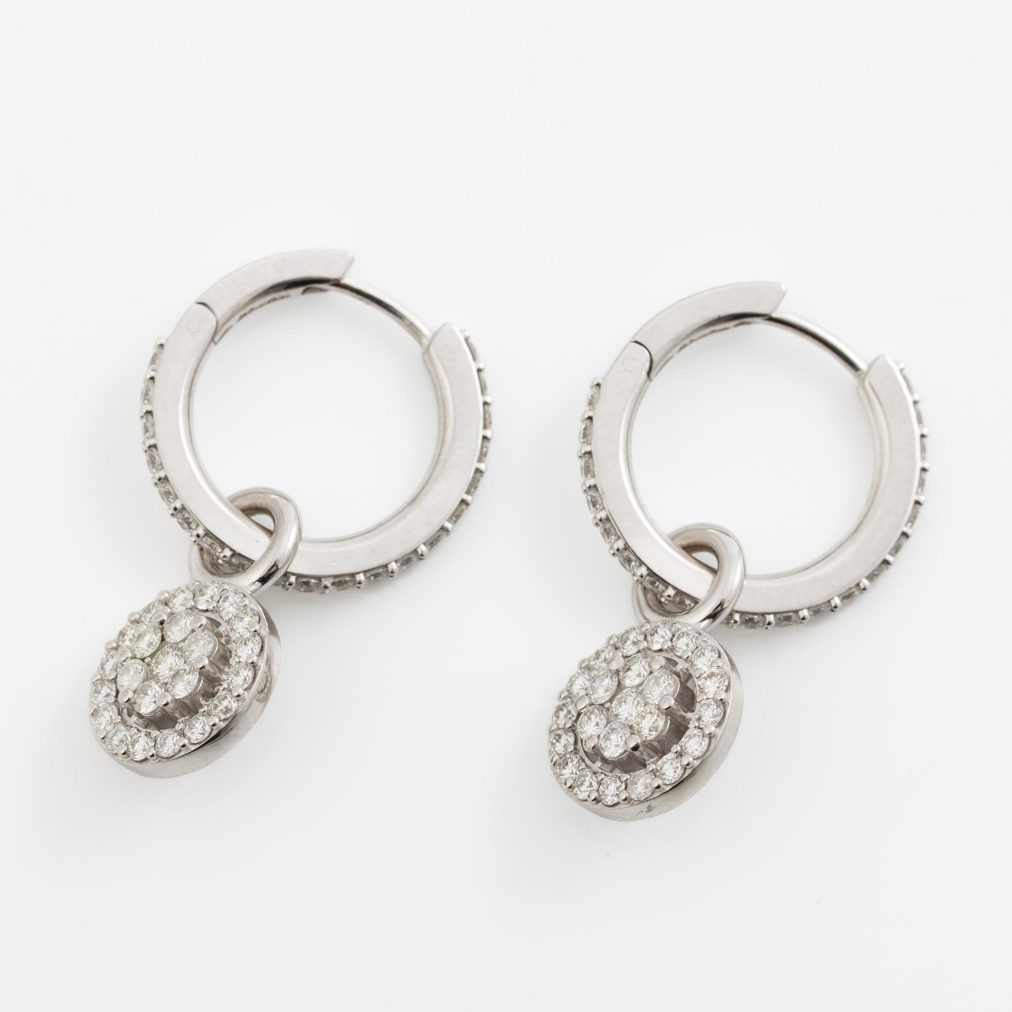 Hoop earrings with pendants, 18K white gold set with brilliant-cut diamonds.