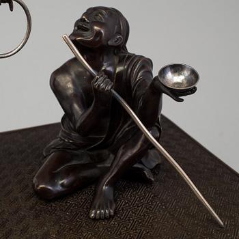 A Japanese bronze sculpture group, Meiji period (1868-1912).