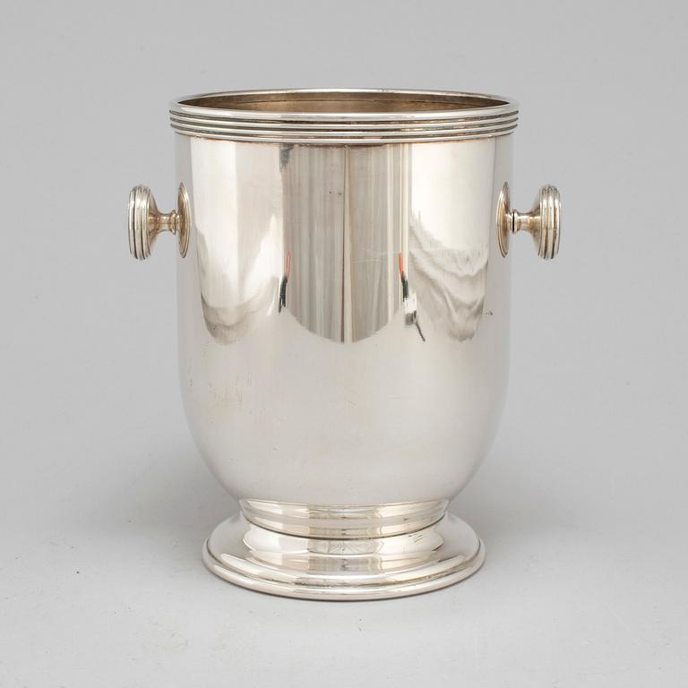 A 20th century plate champagne cooler.