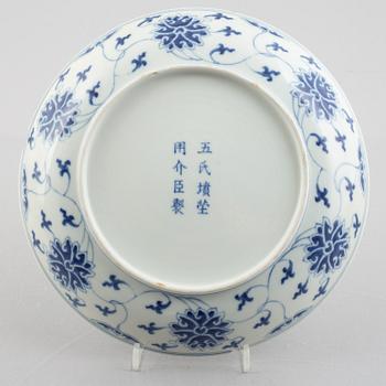 A Chinese blue and white lotus dish, late Qing dynasty / around 1900.