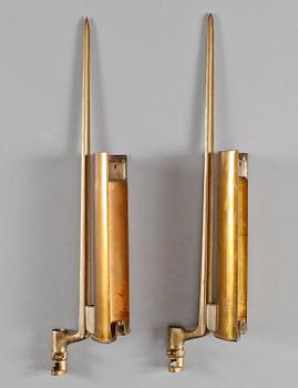 VÄGGLAMPETTER MED BAJONETTER, ett par, mässing resp stål, 1900-tal.