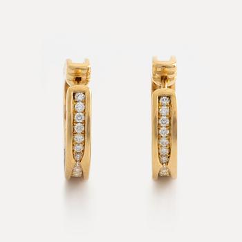 Bulgari ett par örhängen "B.zero 1" 18K guld med runda briljantslipade diamanter.