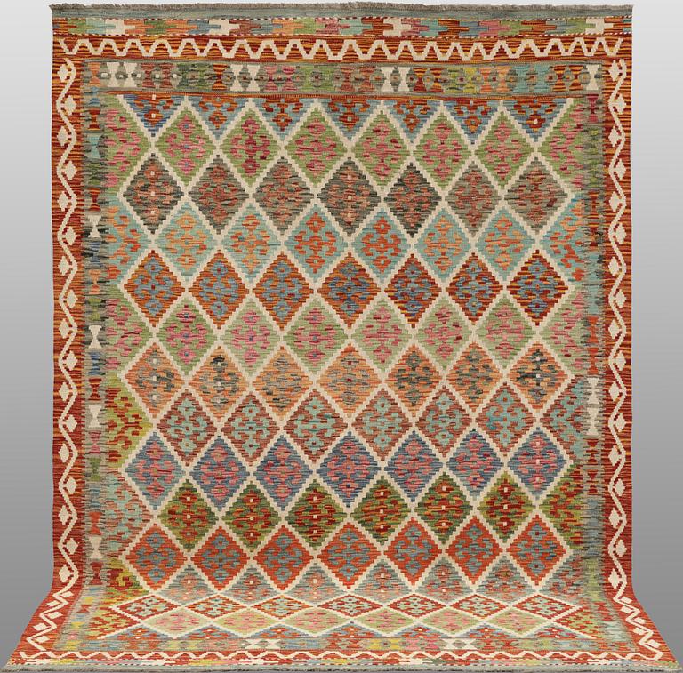 A Kilim carpet, approx. 297 x 205 cm.