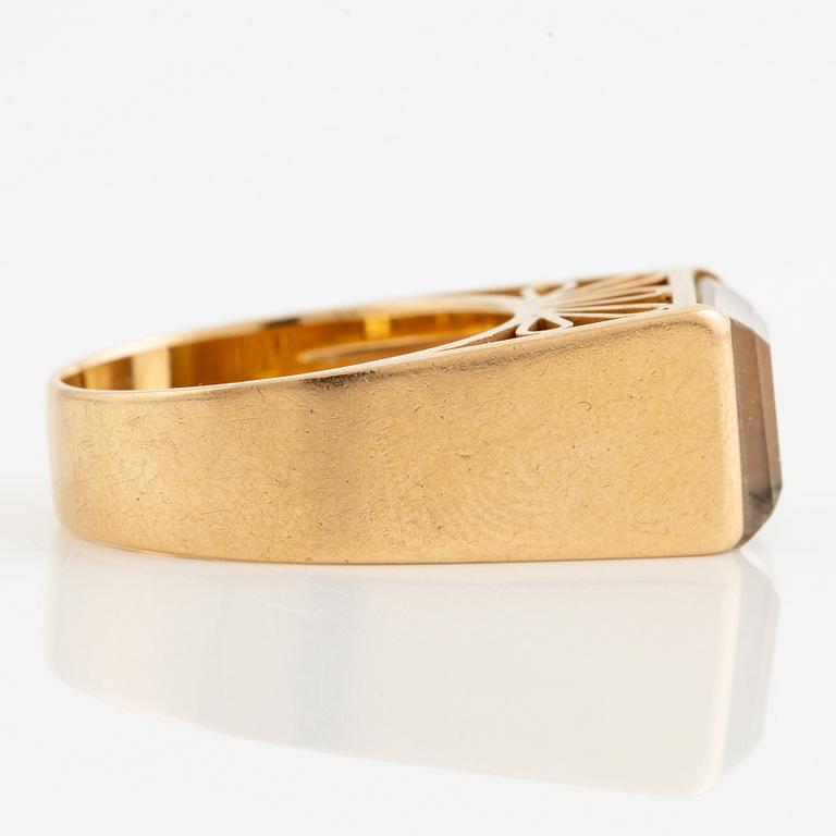 Ring, 18K gold with rock crystal.