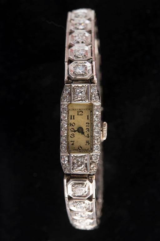 A JEWELLEY WATCH, Brilliant- and 8/8 cut diamonds c. 3.2 ct. Platinum. Swiss clockwork 1920 s. Weight 23 g.