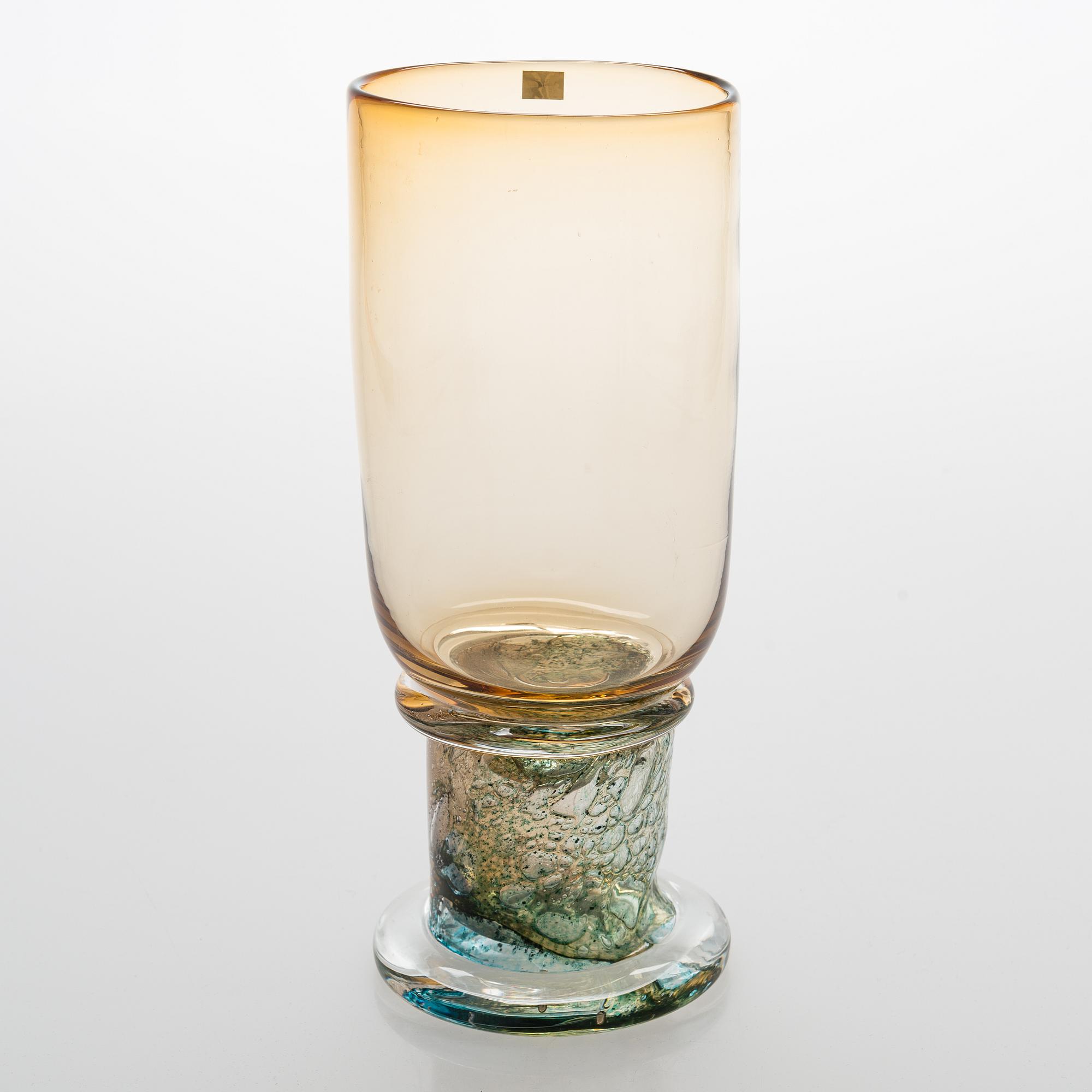 Heikki Orvola, A 1970s glass goblet, signed Heikki Orvola Nuutajärvi Notsjö.