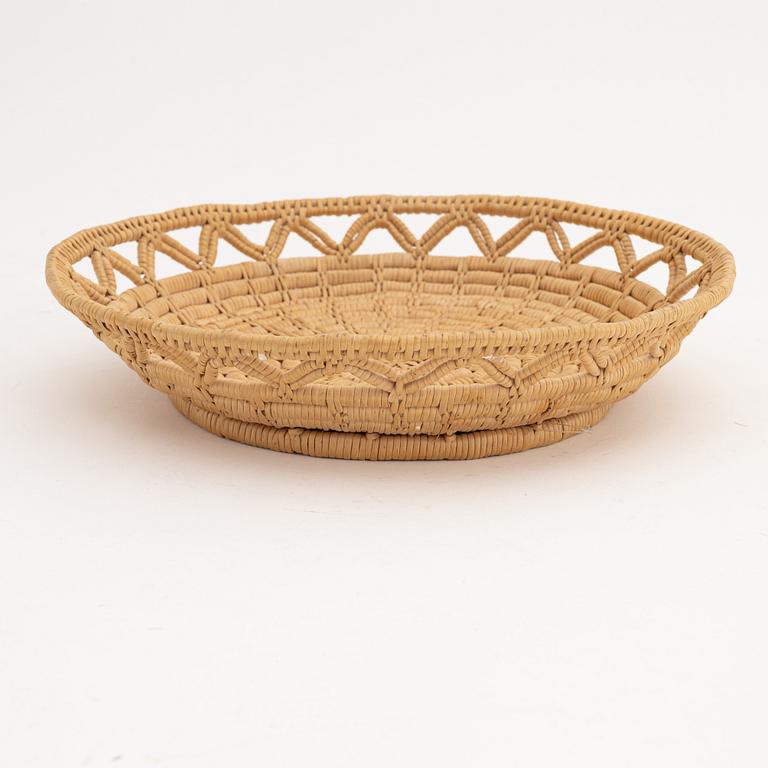 A root bowl, unmarked.