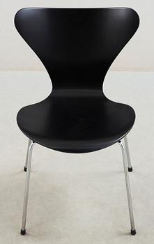 STOL, "Sjuan", Arne Jacobsen, Fritz Hansen, formgiven 1955.
