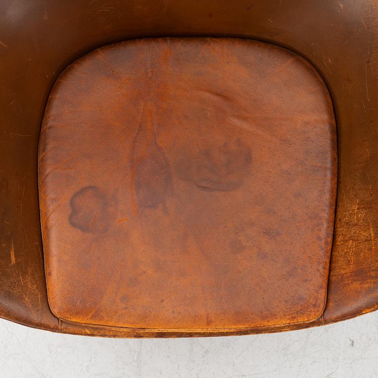 Arne Jacobsen, an 'Egg' lounge chair, Fritz Hansen, Denmark, 1965.