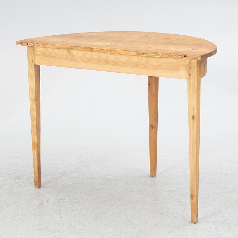 A gateleg table eith 6 + 6 chairs.