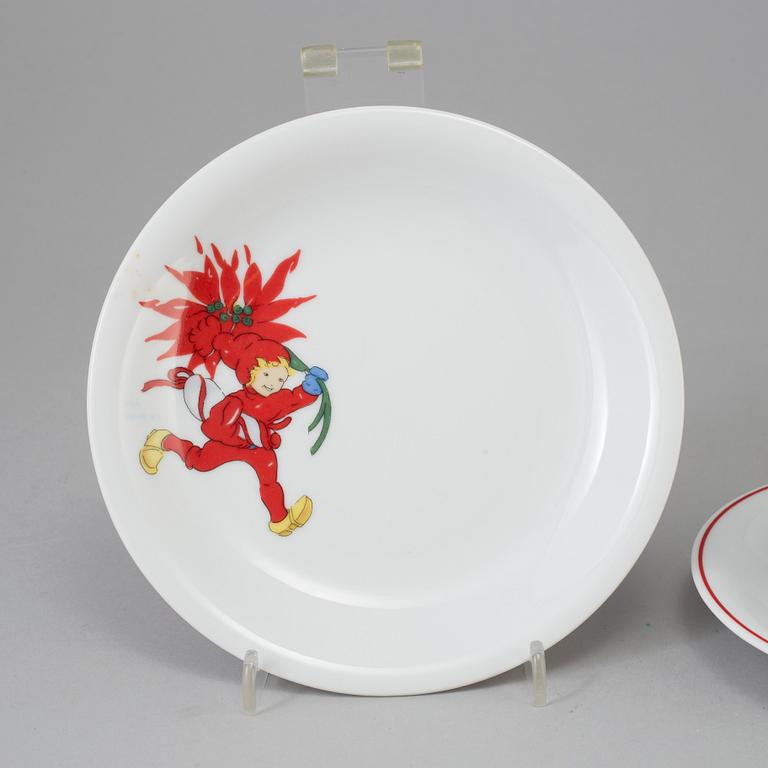A 20th century set of 24 pices earthenware tableware, "Tomtejul", Aina Stenberg, Rörstrand.