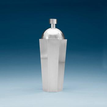 A Wiwen Nilsson sterling cocktail shaker, Lund 1947.