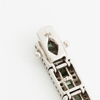 Bracelet 18K white gold with sapphires and round brilliant-cut diamonds.