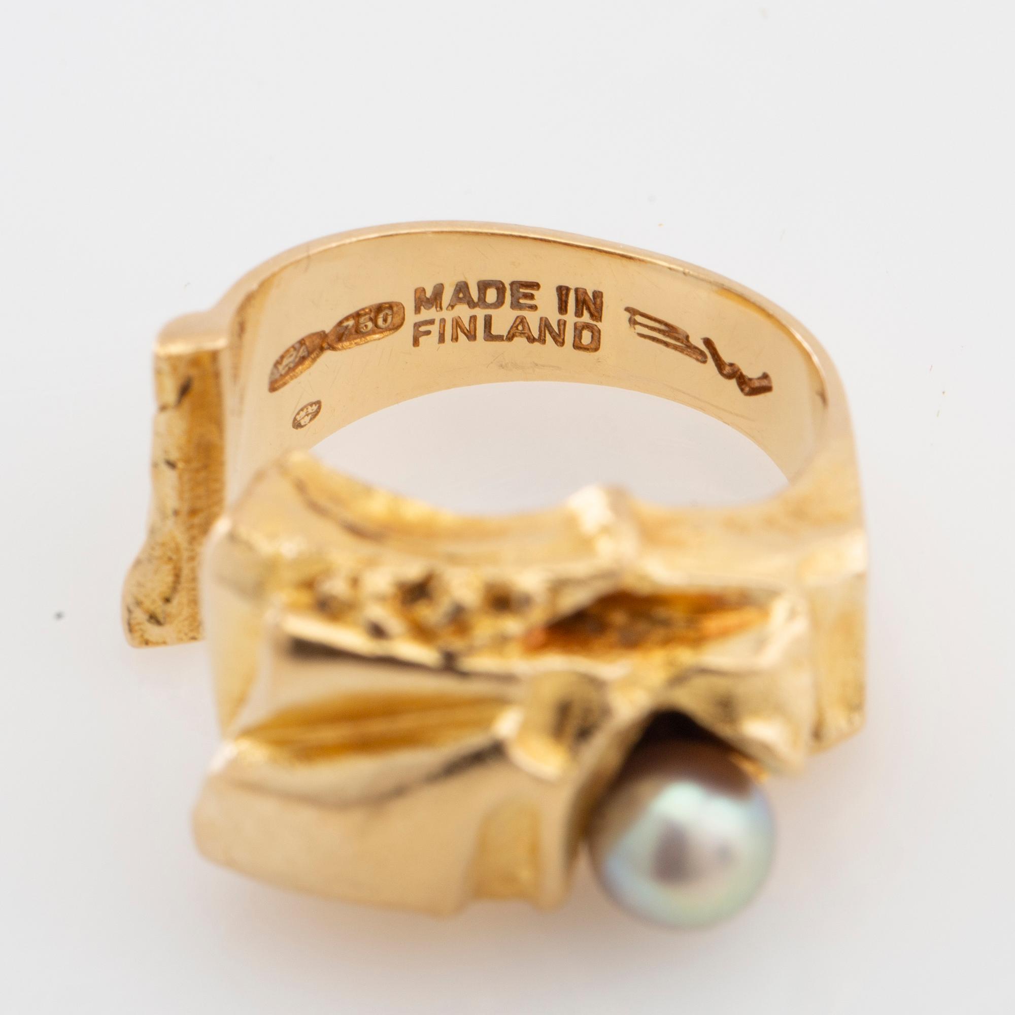 Björn Weckström, Ring "Ukkoshelmi" 18K gold with a cultured pearl, Lapponia.