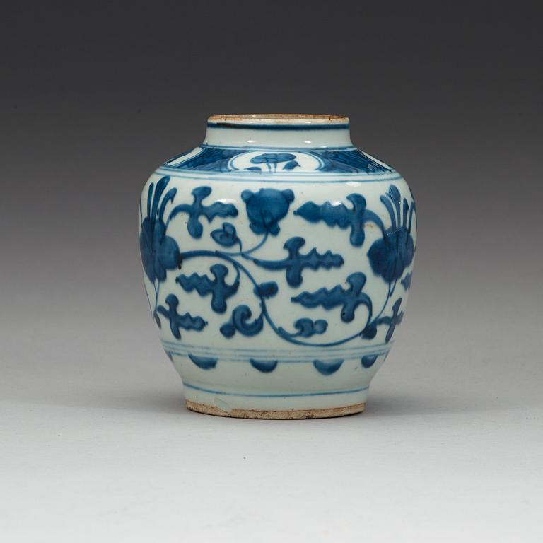 KRUKA, porslin. Mingdynastin, 1600-tal.