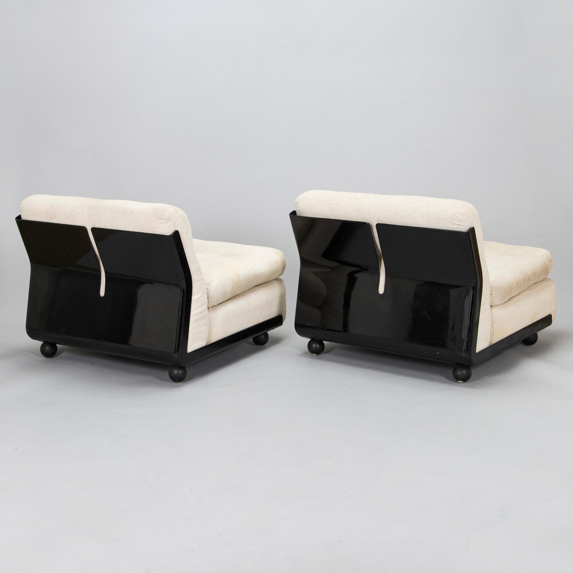 Mario Bellini, A pair of 'Amanta' armchairs for C&B Italia,  second half of the 20th century.